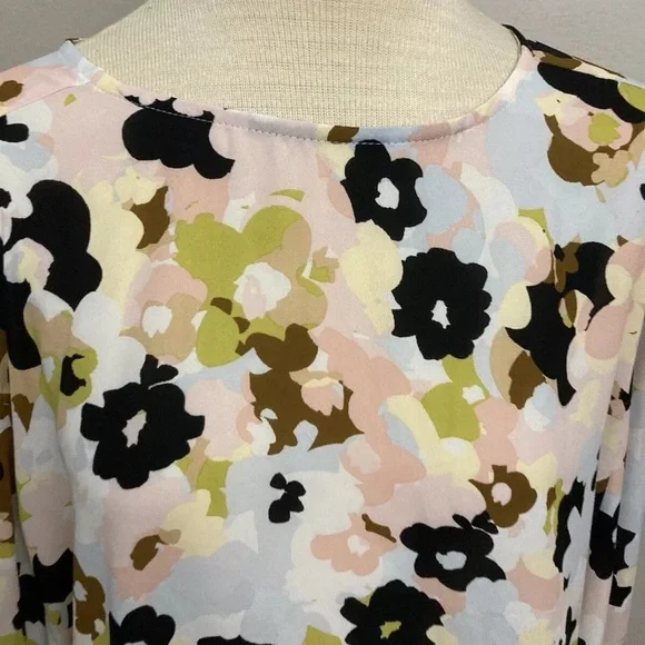 11-30 LOFT Outlet Floral Top Blouse Large Pastel - Picture 3 of 3
